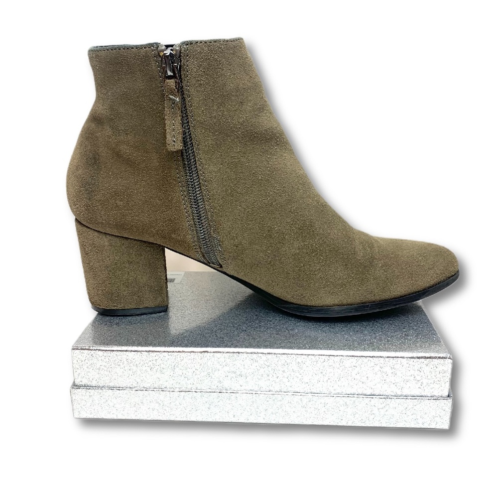 Franco Sarto Ankle Suede Booties 2 inches heel Olive Green color size 8